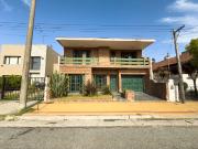 CASA EN VENTA 5 DORMITORIOS ZONA LAGO