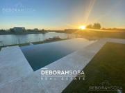 Casa en Venta 6 Ambientes al lagua con Pileta y Muelle...