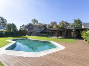 Casa en venta 7 ambientes gran jardin con pileta La...