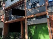 CASA EN VENTA 8 AMBIENTES CON PATIO Y GARAGE