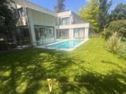 VENTA CASA OCHO AMBIENTES PISCINA QUINCHO COCHERA BARRIO...