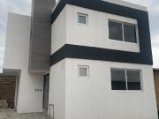 CASA EN VENTA, A 10 MIN DE GALERIAS TOLUCA, APLICAN...