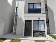 CASA EN VENTA A 15 MIN DE CENTRO SUR CERCA DE PARQUE...