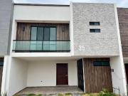CASA EN VENTA A 3 MIN DE BLVD FORJADORES, PUEBLA