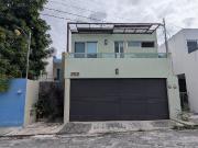 Casa en Venta a 3 minutos de Macroplaza, Santa Maria...