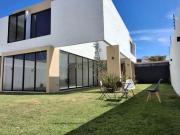 CASA EN VENTA A 3 MINUTOS GALERIAS STA ANITA