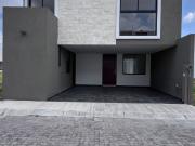 CASA EN VENTA A 5 MINUTOS DE HOSPITAL ANGELES, A 10 MIN...