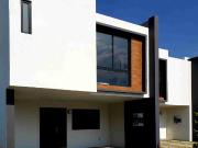 Casa en venta, a 5 minutos del Aeropuerto Internacional...