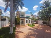 Casa en venta a 950 metros de plaza Altabrisa