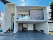 CASA EN VENTA A DOBLE ALTURA EN LOMAS 1, CLUSTER 444