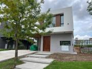 Casa en venta a estrenar 3 dor con pileta Barrio...