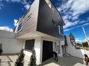 casa en venta a estrenar con 2 locales y departamentos...