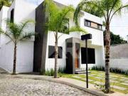 CASA EN VENTA A ESTRENAR CON 4 RECAMARAS ALBERCA Y SEGURIDAD