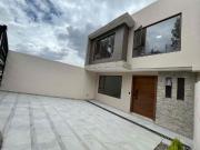 casa en venta a estrenar moderna sector av los Ceresos...