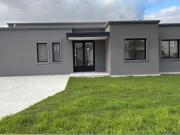 Casa en venta a la laguna con pileta, Barrio Privado San...