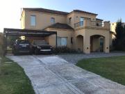 Casa en venta a la Laguna en barrio Santa Catalina