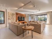 Casa en venta a la laguna en La Isla, Nordelta