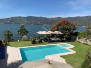 Casa en venta a la orilla del lago