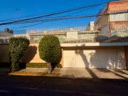 Casa en VENTA, a media calle de Montevideo