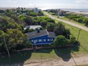 Casa en venta a metros del mar y av. princial Mar...