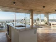 Casa en venta a metros del Parque Alem