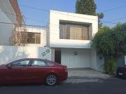 Casa en Venta a pasos de la Avenida Lázaro Cárdenas....