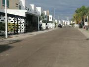 CASA EN VENTA A PIE DE CALLE EN RESIDENCIAL EL REFUGIO...