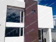 Casa en venta a pocos pasos de las Fritadas, Amazonas