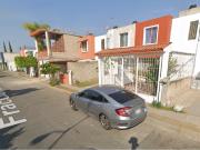 CASA EN VENTA A PRECIO DE REMATE EN EXCELENTE UBICACION...