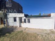 Casa en venta a refaccionar de 3 dormitorios, cochera y...