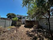 Casa en Venta a refaccionar en Los Hornos  369m2t