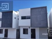 Casa en Venta a un costado de la Parroquia de la Divina... Casa en Venta a un costado de la Parroquia de la Divina...