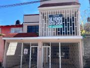 CASA EN VENTA A UNA CUADRA DE AV. PERIODISMO