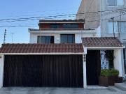 Casa En Venta a UNA cuadra De La Salle Bajío, en Lomas...