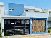 Casa EN VENTA a unas cuadras de la SEV