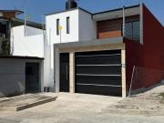 CASA EN VENTA A UNOS MINUTOS DE PLAZA VALLE