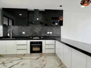 CASA EN VENTA A UNOS PASOS DE LA UDLA SOBRE LATERAL...