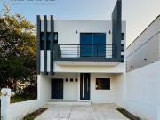 Casa en Venta Acabados de Lujo Zona Norte Colima Diamantes