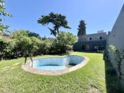 APTO CREDITO! Casa en venta Actualizada de 5 ambientes...