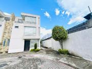 Casa en venta adosada a un solo lado Cerca al colegio...