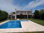 Casa en Venta al Golf, 5 Ambientes, en El Atardecer,...