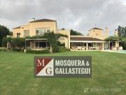 Casa en venta al golf en Martindale C.C.