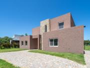 Casa en Venta al Golf y Laguna Haras Santa Maria Atardecer