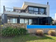 Casa en venta al lago 4 dormitorios barrio Acacias Puertos