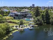 Casa en venta al lago en Los Castores, Nordelta