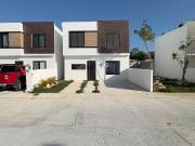 Casa en venta al norte de Mérida en esquina y dentro de...