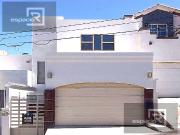 CASA EN VENTA AL NORTE EN RINCONADAS DE LA SIERRA MUY...