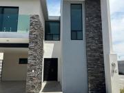 CASA EN VENTA AL NOSRTE EN FRACC CERRADO