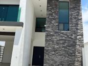 Casa en VENTA AL NOSRTE EN FRACC. RINCON D ELOS ENCINOS