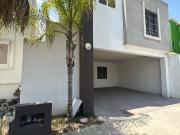 CASA EN VENTA AL ORIENTE DE SALTILLO EN FRACCIONAMIENTO...